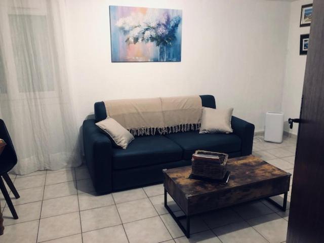 Votre Sejour A Sanary Dans Bas De Villa Avec Terrasse Vegetalisee Et Abritee Exposition Est Sud Ouest A 400M Du Centre Ville En Zone Pietonne Ou Tout Peut Se Faire A Pied Sanary-sur-Mer Exterior foto